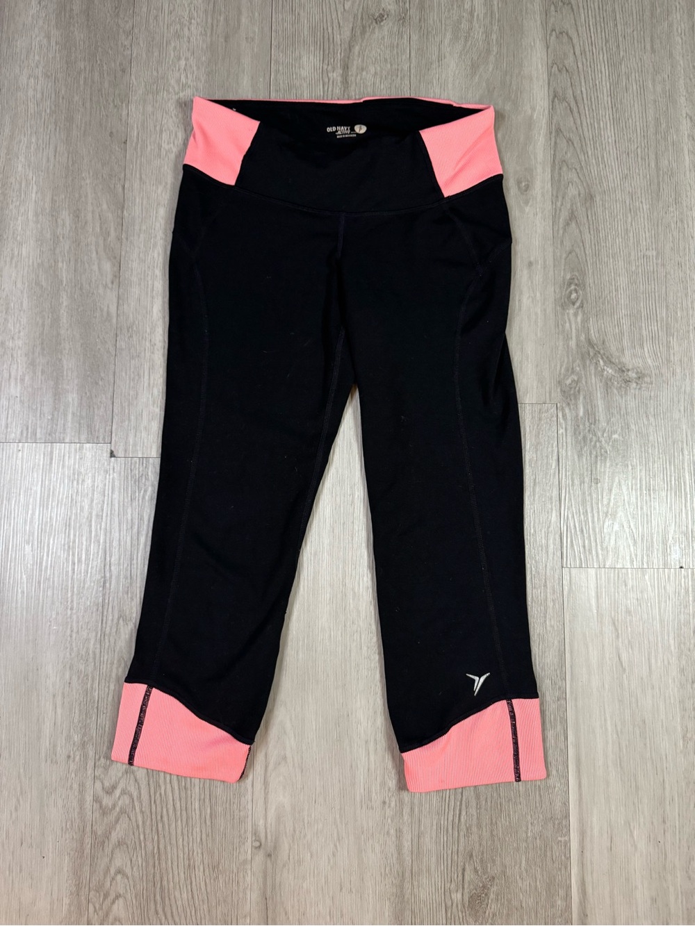 Old Navy Active Women’s Black/Pink Cropped Capri Stretch Leggings small